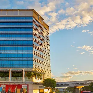 Savoy Manila מלון